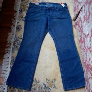 "Flirt" jeans  medium rise